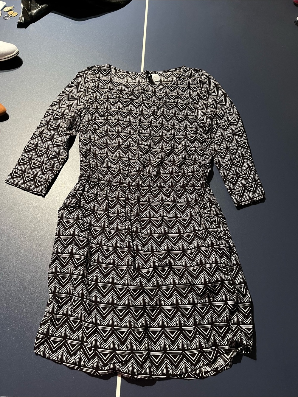 H&M Black and White Geometric Long-Sleeve Dress